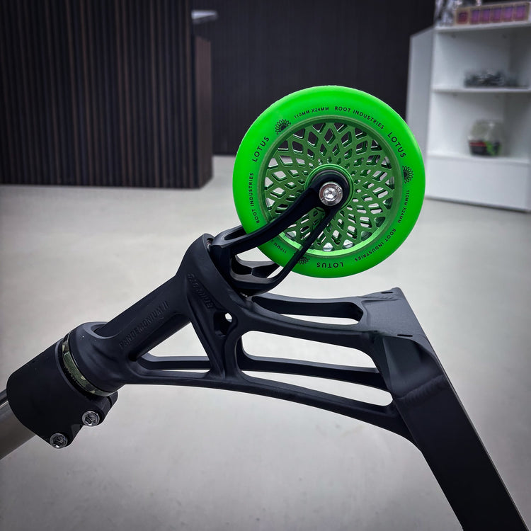 Striker Pandemonium Box Titan Green Custom Build - Black/Green/Silver-ScootWorld.dk