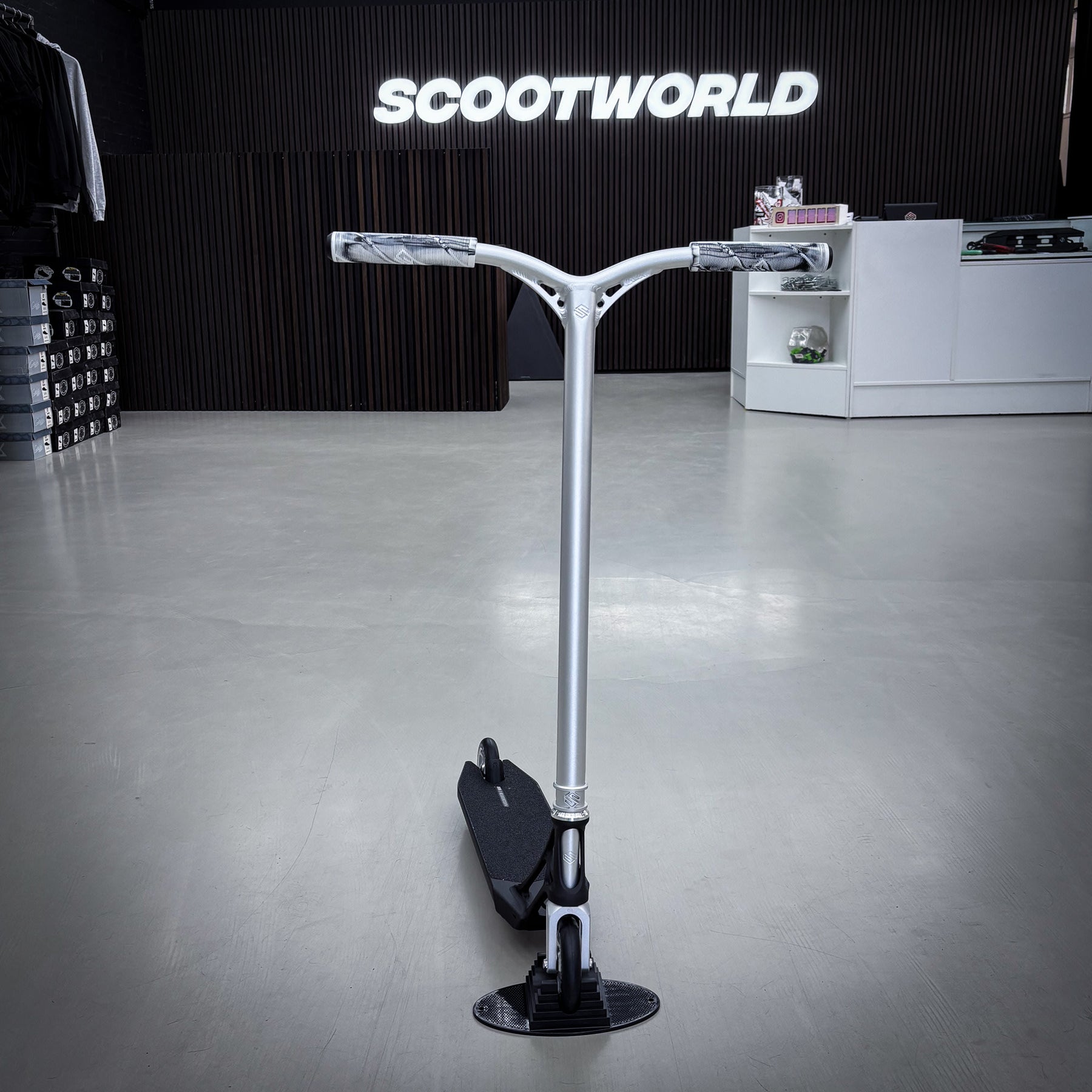 Striker Pande Black/Silver Custom Build - Black/Silver-ScootWorld.dk