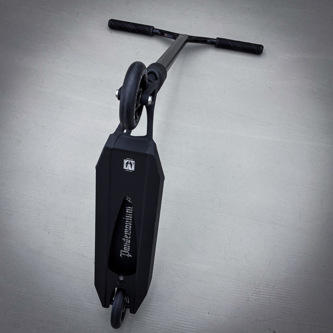 Striker Full Black Custom Build - Black-ScootWorld.dk