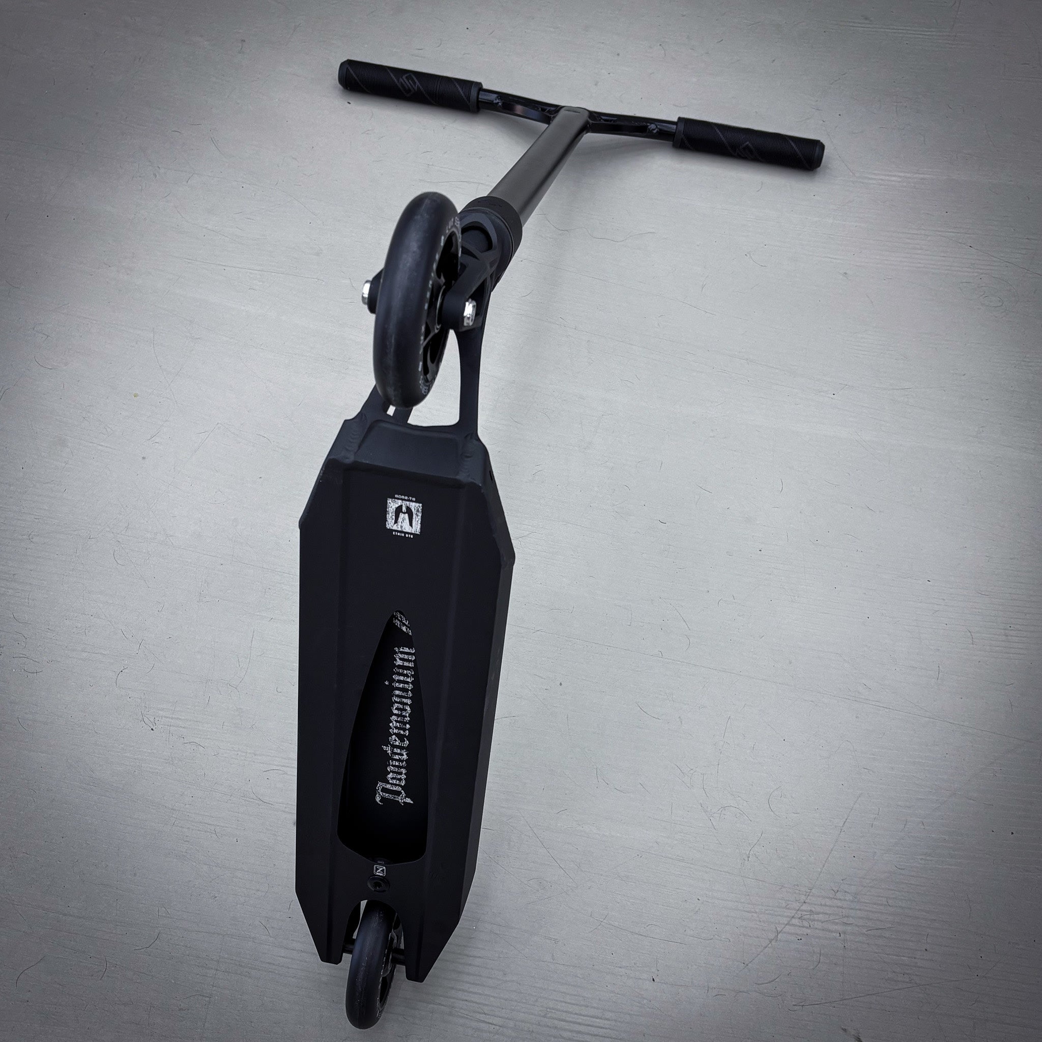 Striker Full Black Custom Build - Black-ScootWorld.dk