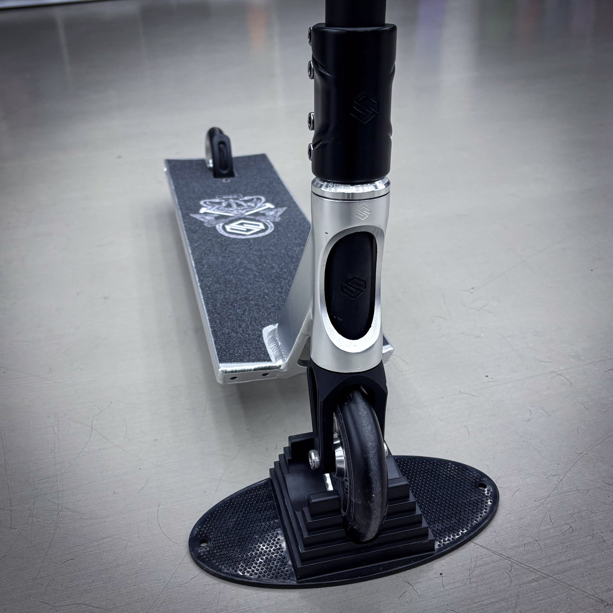 Striker Toni Street Black/Silver Custom Build - Black/Silver-ScootWorld.dk