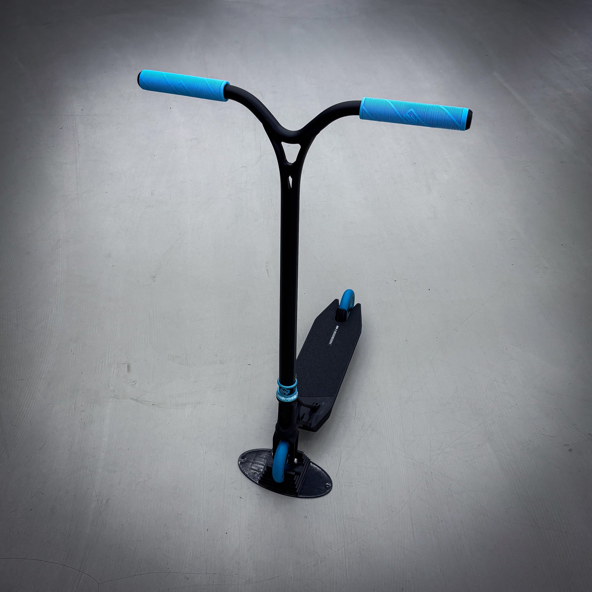 Striker Pande Lightweight 2 Custom Build - Black/Teal-ScootWorld.dk