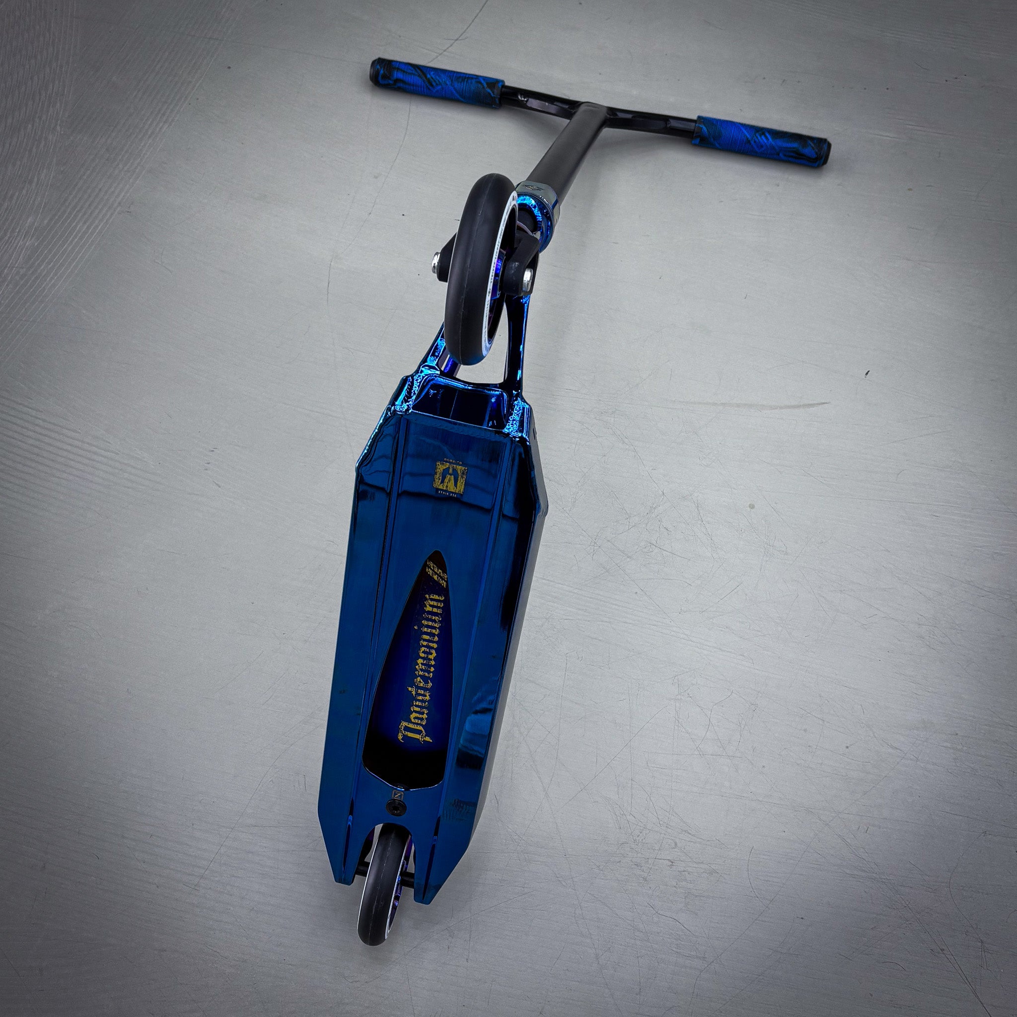 Striker Pande Blue Chrome Custom Build - Blue Chrome-ScootWorld.dk