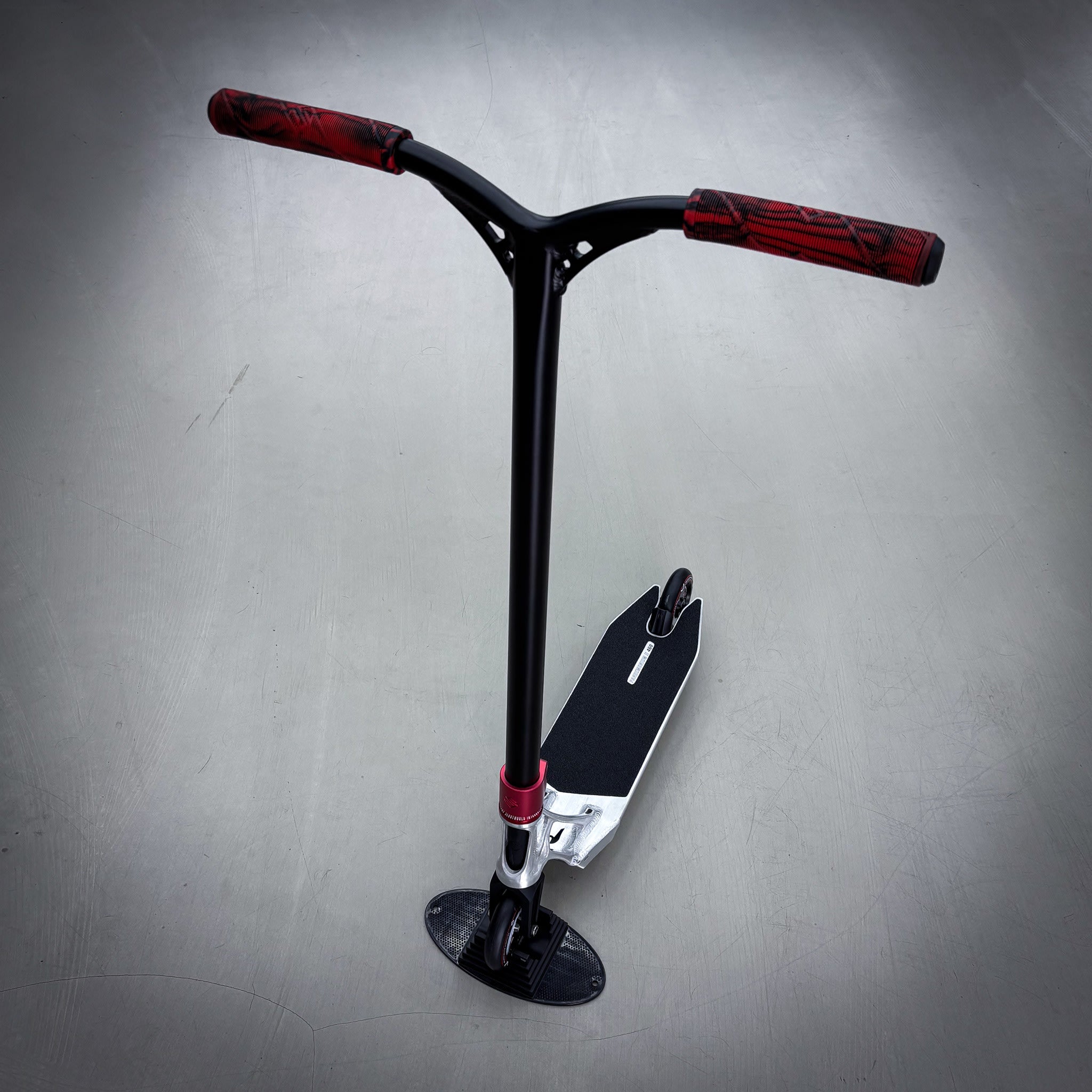 Striker Pande Silver/Black/Red Custom Build - Silver/Black/Red-ScootWorld.dk