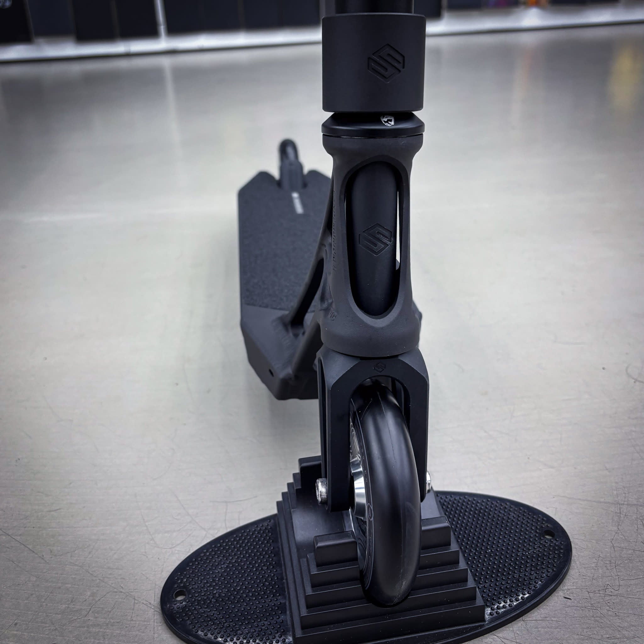 Striker Ethic Pandemonium Custom Build - Black/Blue-ScootWorld.dk