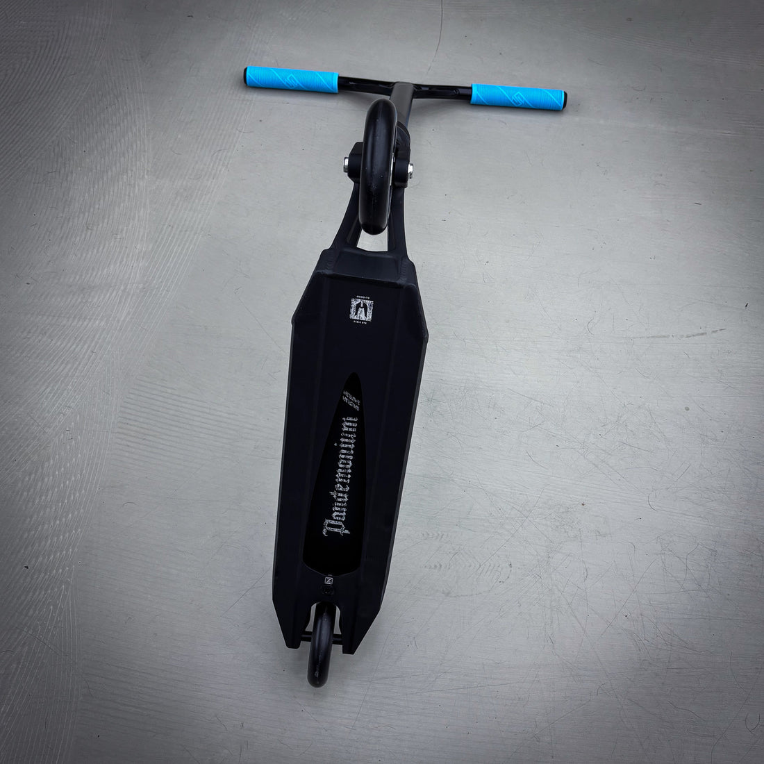 Striker Ethic Pandemonium Custom Build - Black/Teal-ScootWorld.dk