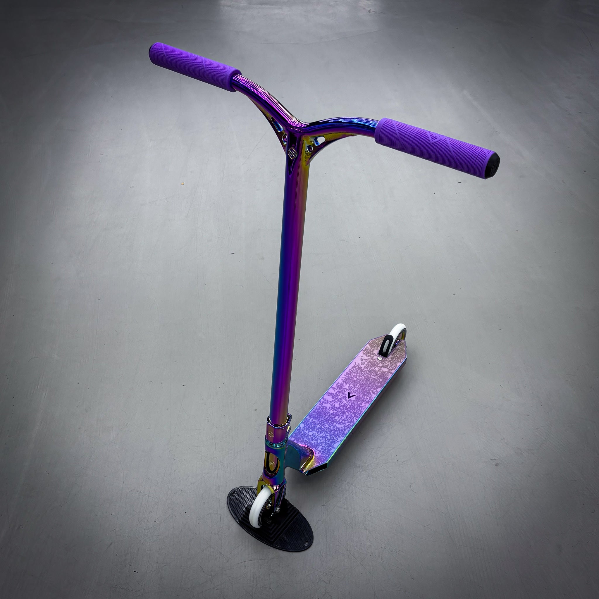 Striker Rainbow Custom Build - Rainbow-ScootWorld.dk