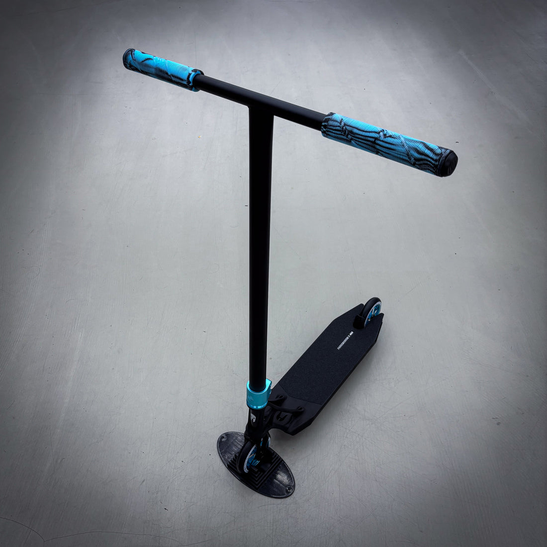 Striker Ethic 460mm Black Teal Custom Build - Black/Teal-ScootWorld.dk
