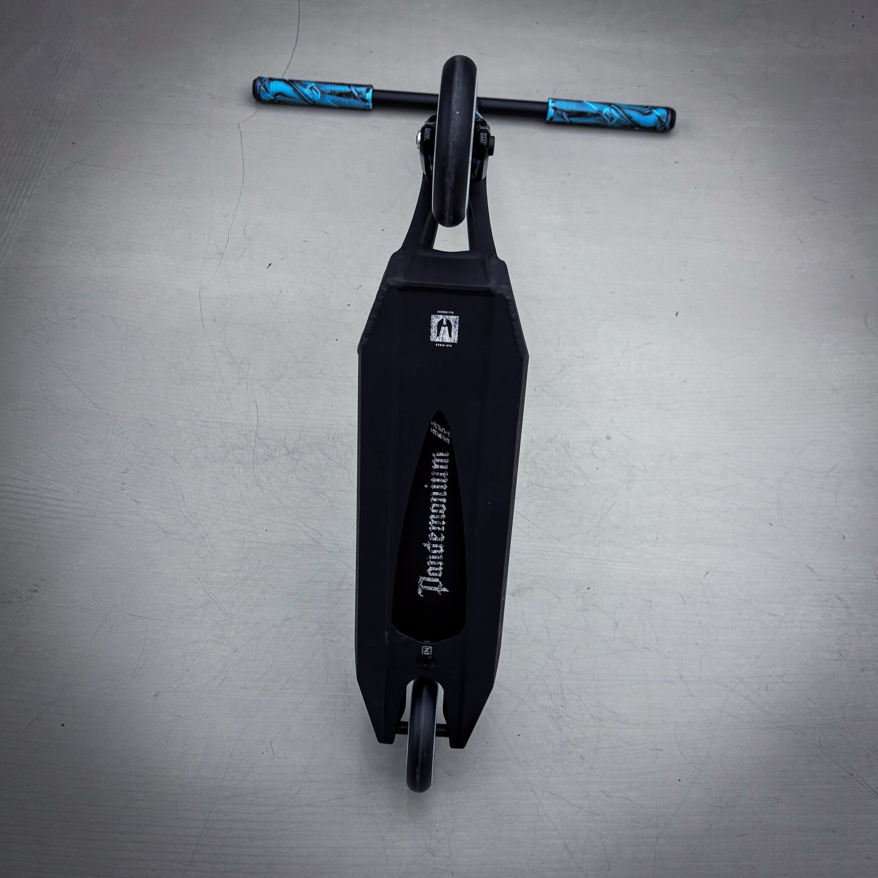Striker Ethic 460mm Black Teal Custom Build - Black/Teal-ScootWorld.dk