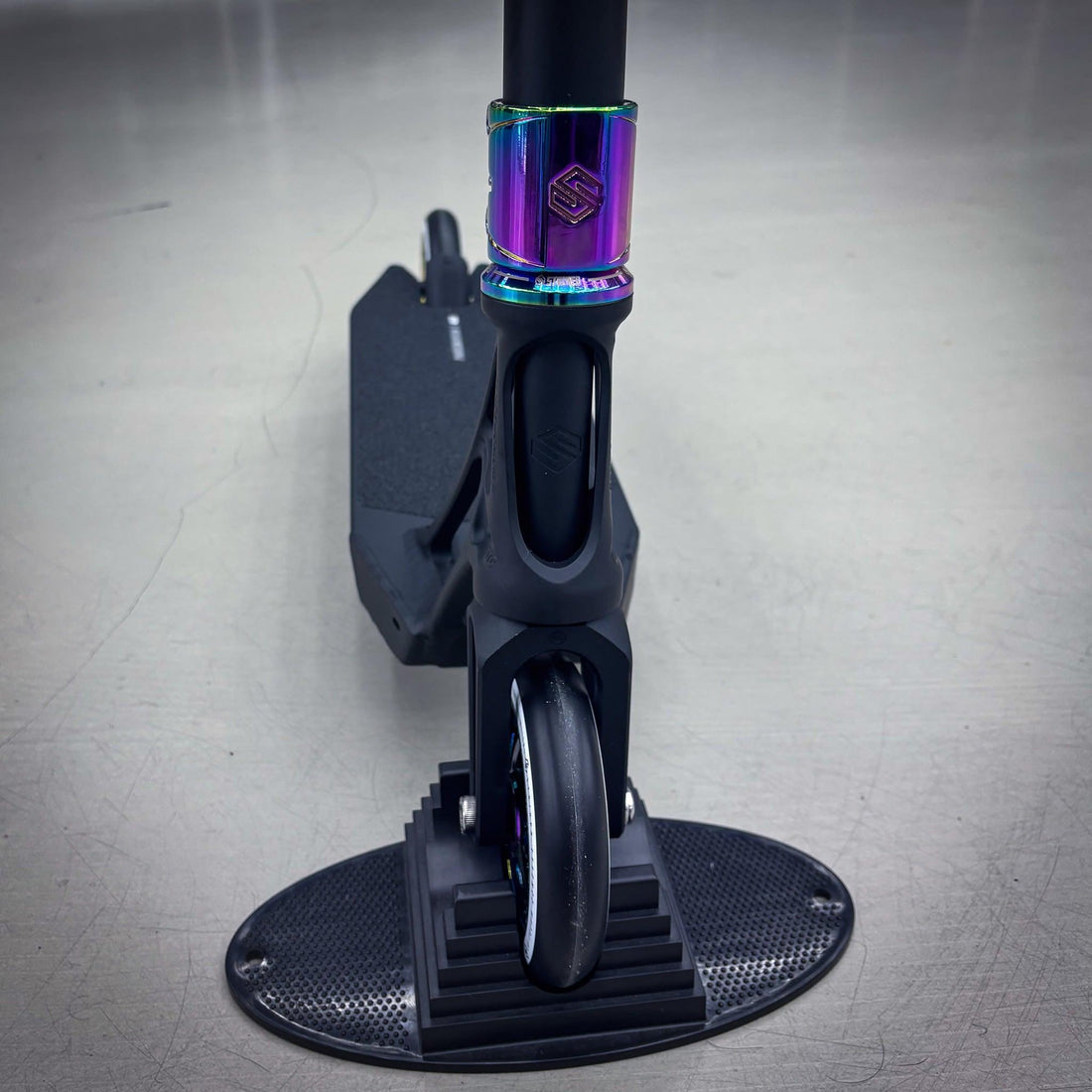 Striker Ethic Black/Rainbow Custom Løbehjul - Black/Rainbow-ScootWorld.dk