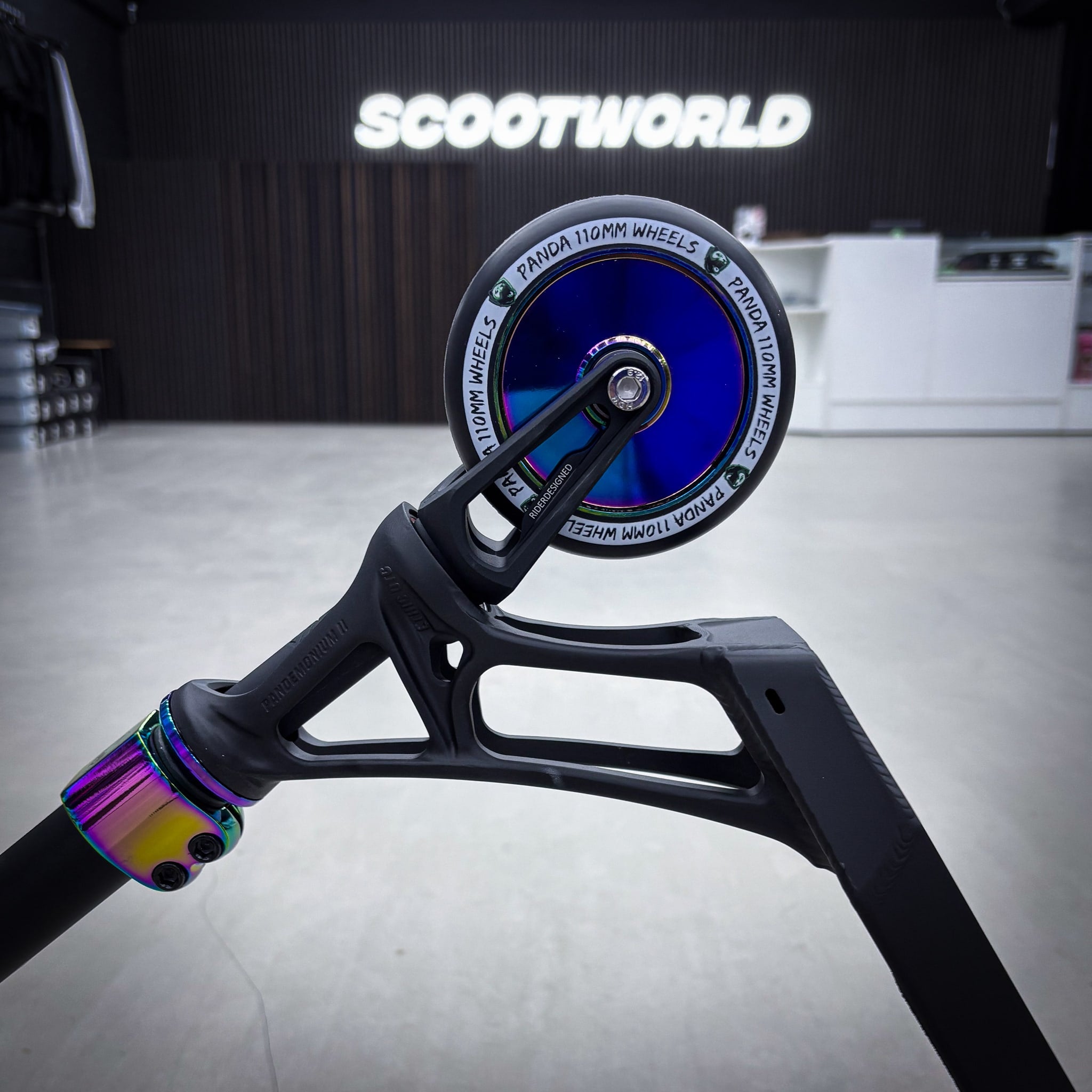 Striker Ethic Pande Black/Rainbow Custom Løbehjul - Black/Rainbow-ScootWorld.dk