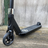 Striker T-Bar Black Custom Build - Black-ScootWorld.dk